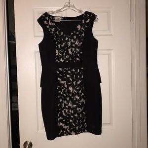 Sleeveless peplum Maggy London print dress